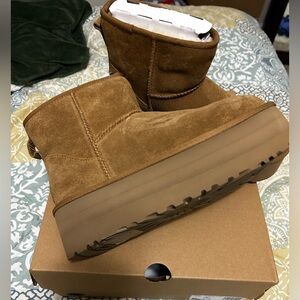 UGG Chestnut Women’s Classic Mini Platforms size 8 brand new with tags and box